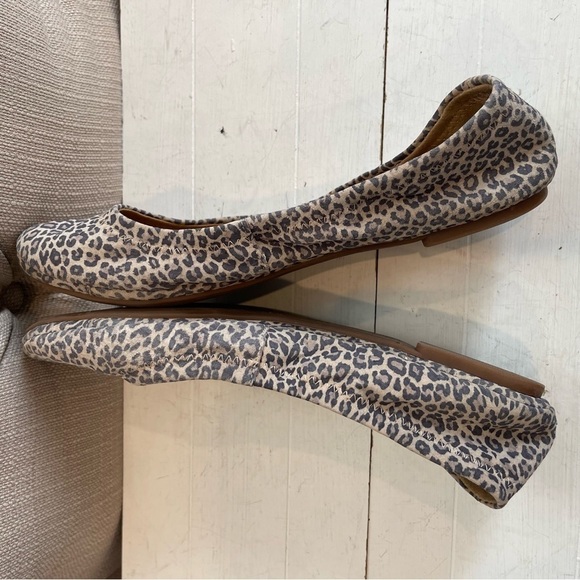 LUCKY Brand Cheetah Leopard Flats Women Size 8 - Picture 3 of 6